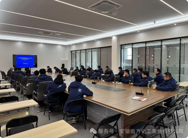 Profesor Mou Jiegang dari China Jiliang University melawat Anhui South Chemical Pump Co., Ltd. untuk menjalankan latihan khusus mengenai pam emparan.